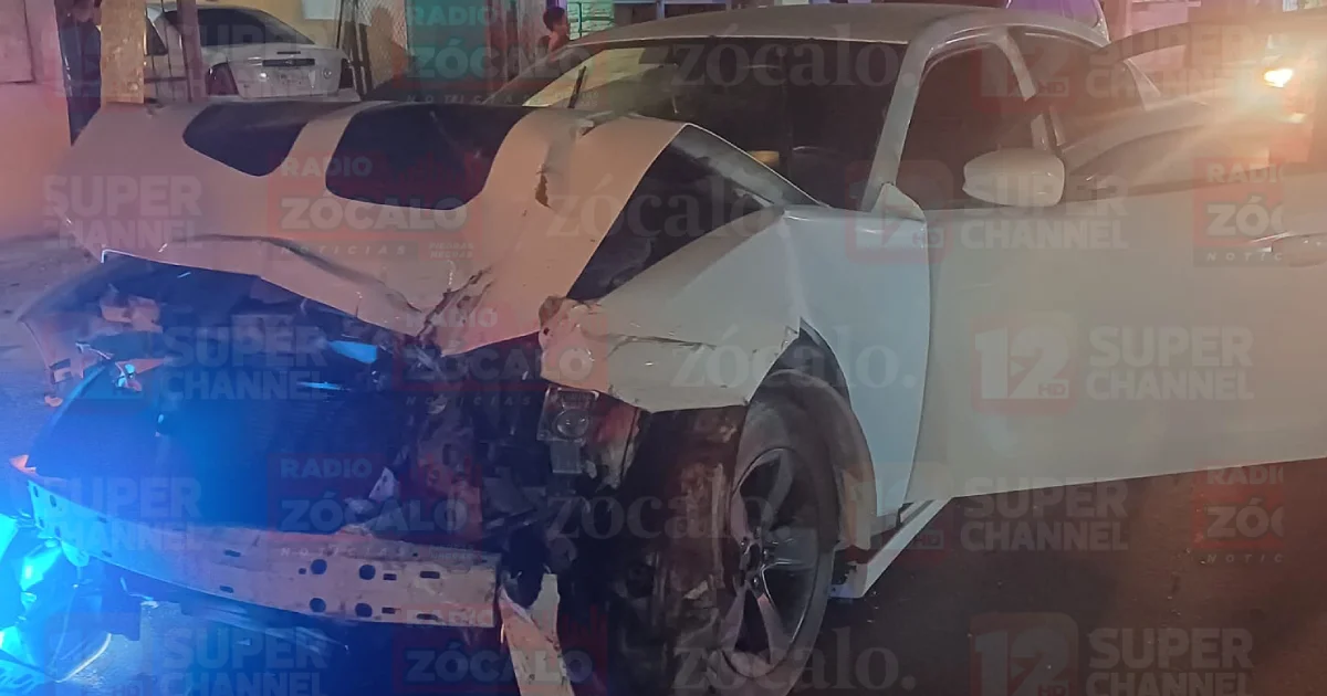 El choque se registró a la altura del fraccionamiento Ampliación Santa Rosa