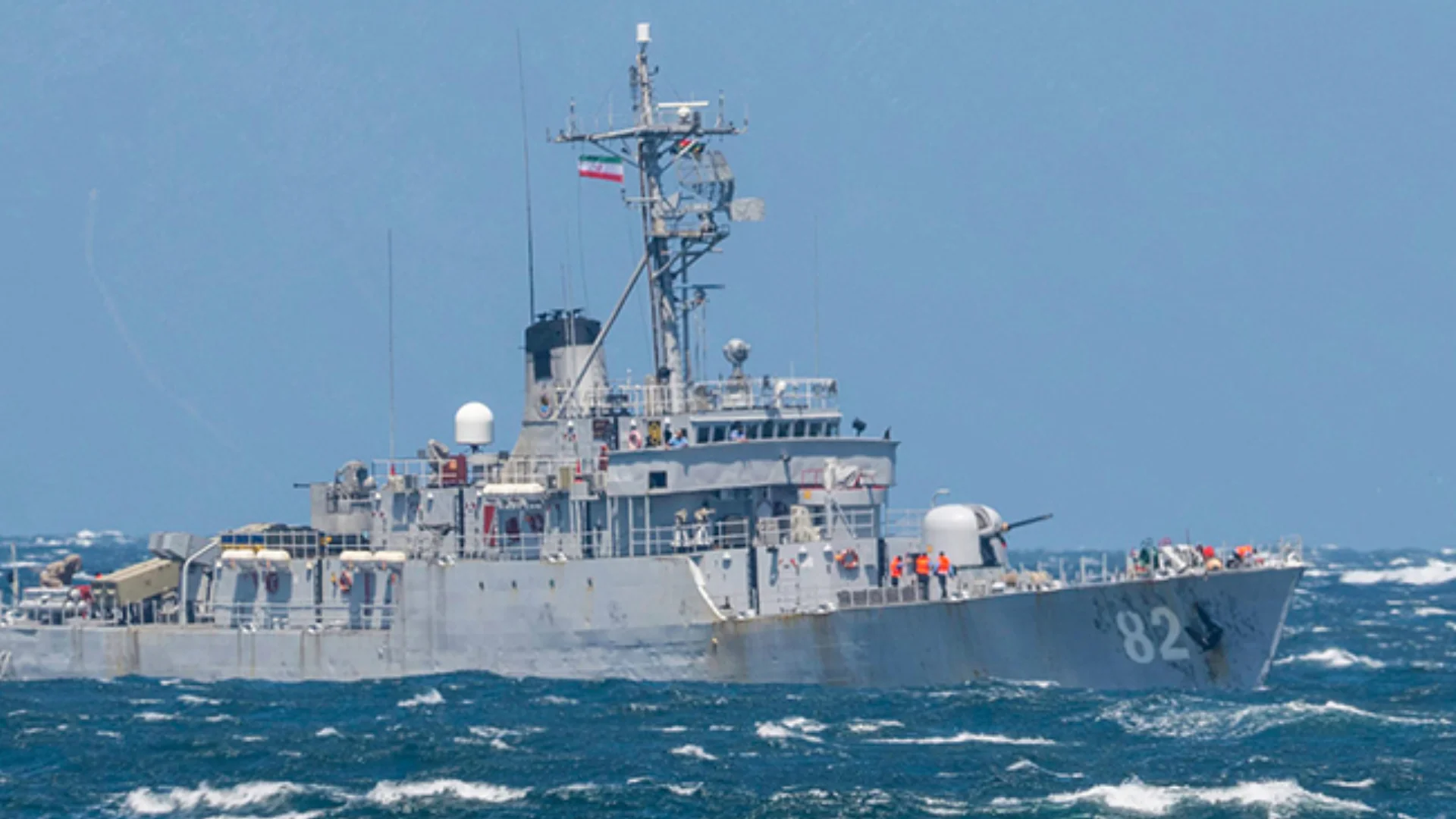 El mandatario estadounidense advirtió que continuarán atacando hasta hundir el resto de la Marina iraní.