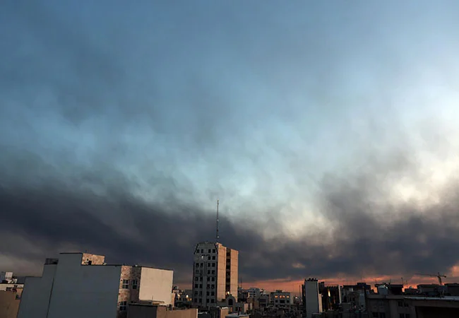 Atacan centro de Teherán e impactan edificio del organismo encargado de elegir al nuevo líder de Irán
