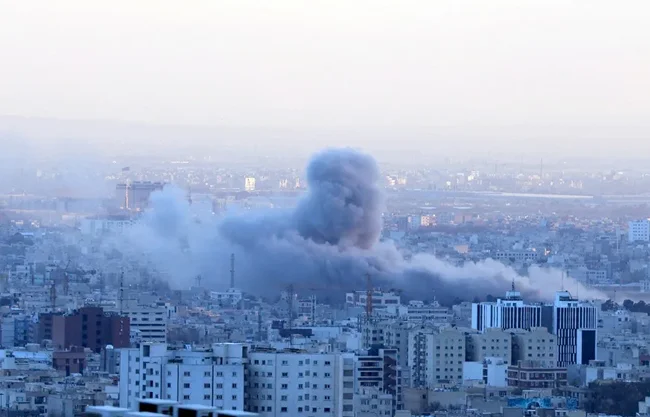 También fue golpeado el Aeropuerto de Payam en Karaj, ciudad situada a 50 kilómetros al oeste de Teherán.