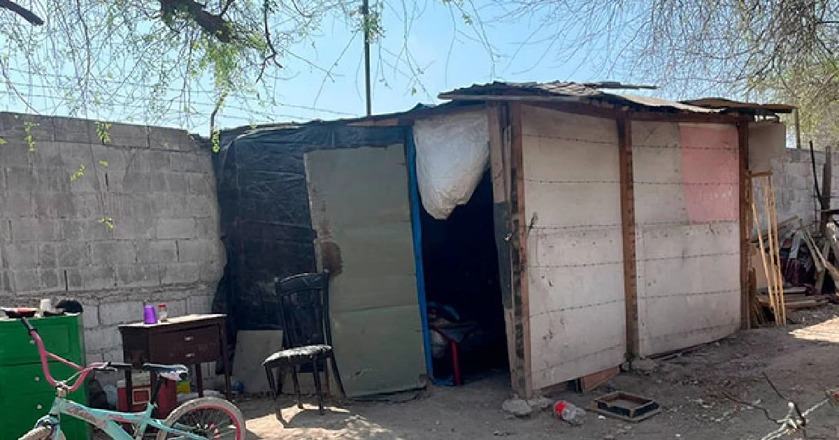 Piden vecinos retirar a invasores y sujetos que viven en casas abandonadas en Villa de Fuente