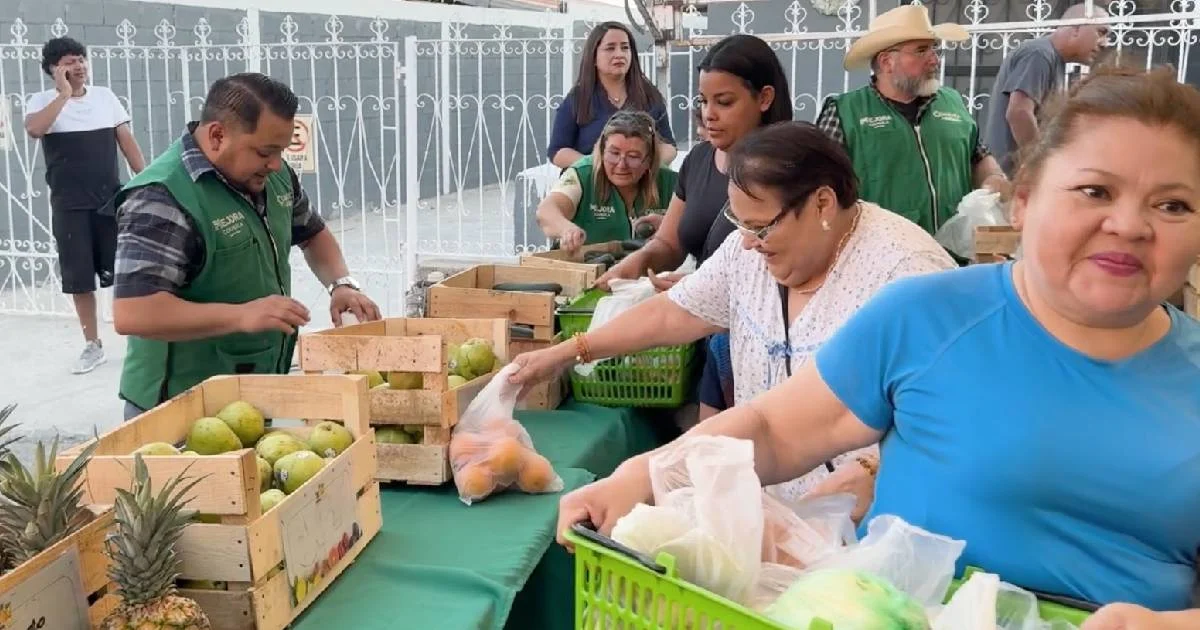 Llevan Mercadito Mejora a la colonia Central de Piedras Negras.