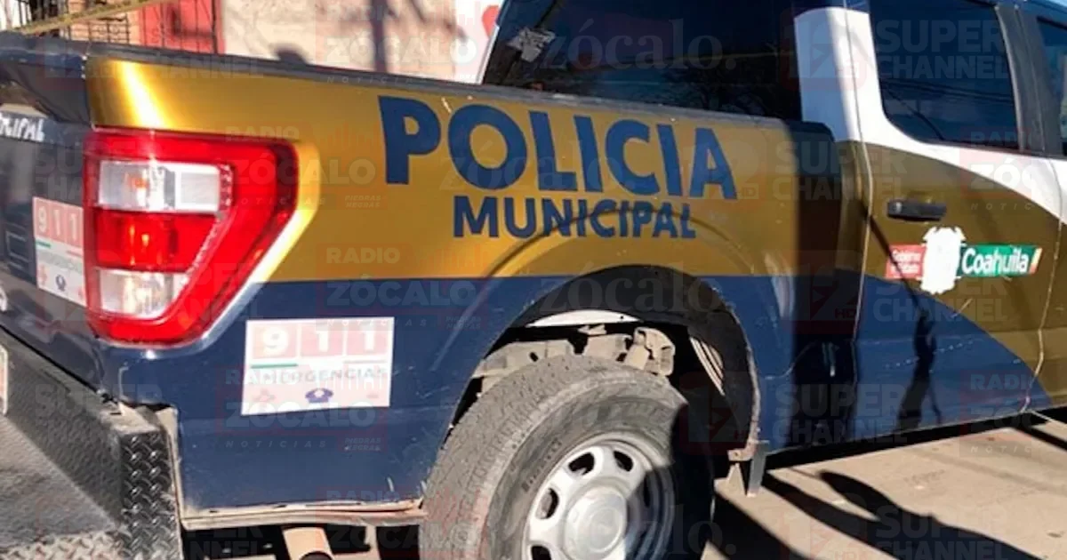 La afectada indicó que al llegar a la altura del asta bandera le salieron al paso varias personas.