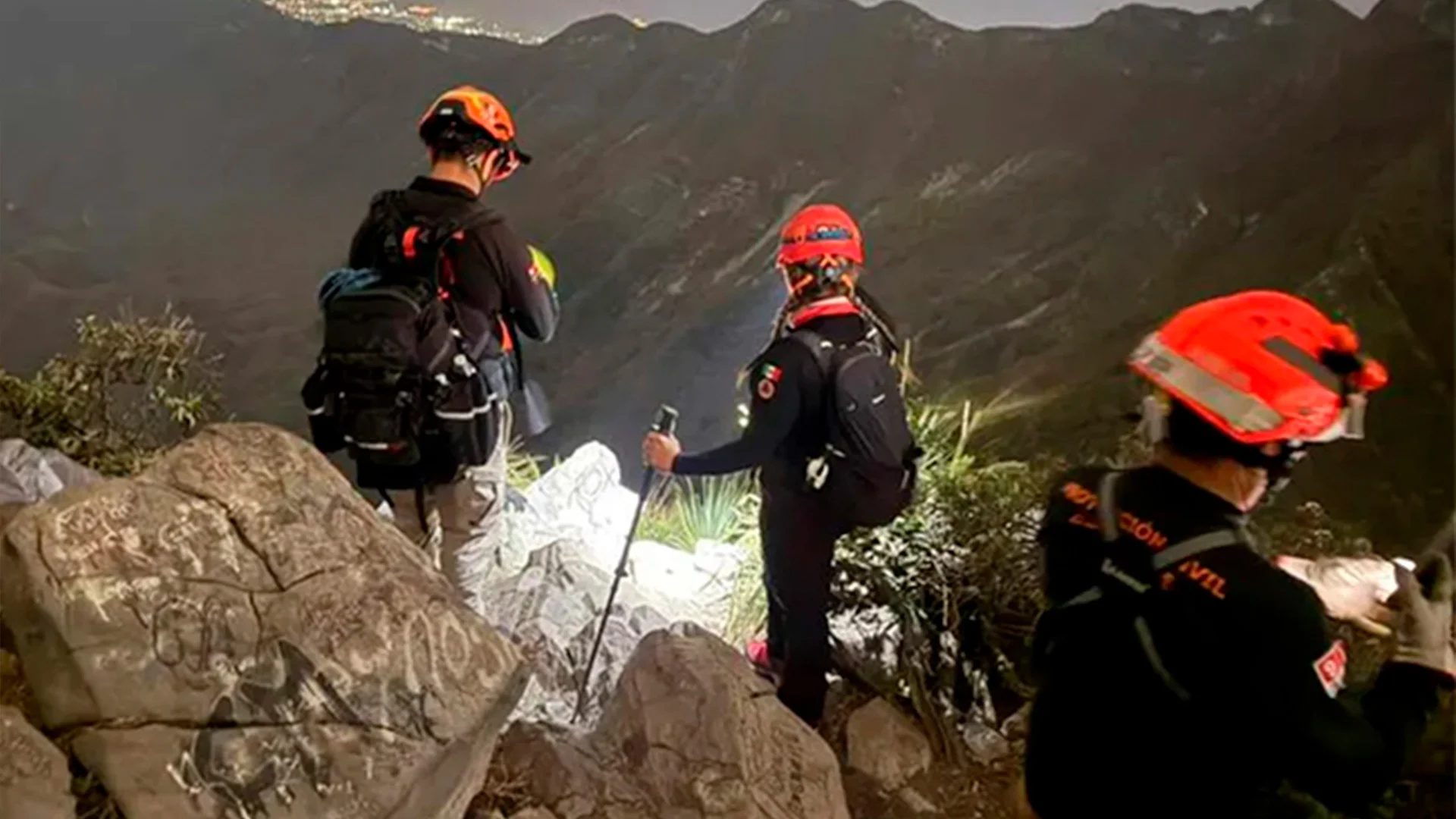 Una joven resultó lesionada, por lo que fue auxiliada por elementos de Protección Civil de Nuevo León.