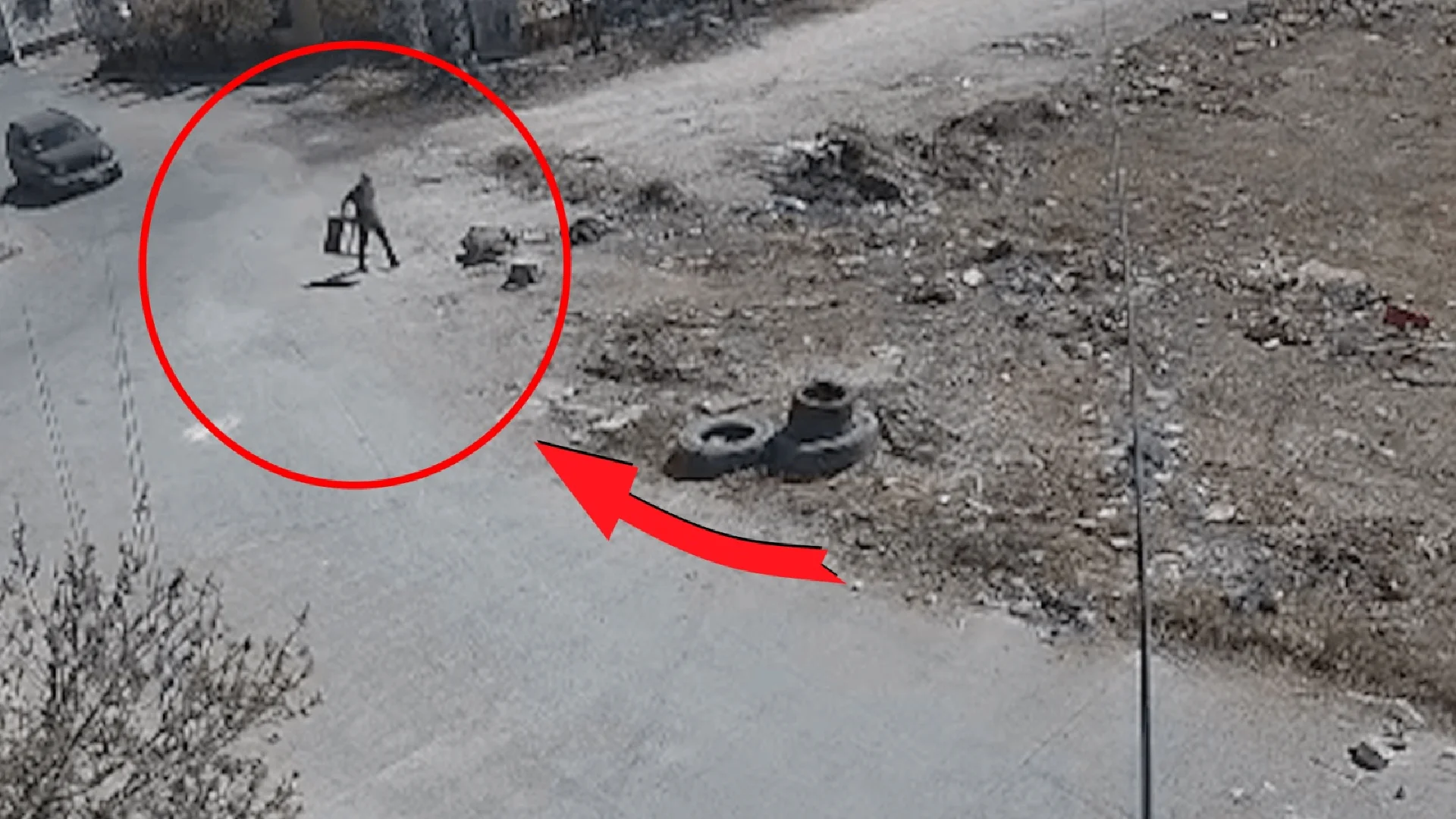 El sujeto detectado, además de recibir una multa que rondaría los tres mil pesos, también tendrá que retirar los desechos que indebidamente tiró en el lugar.