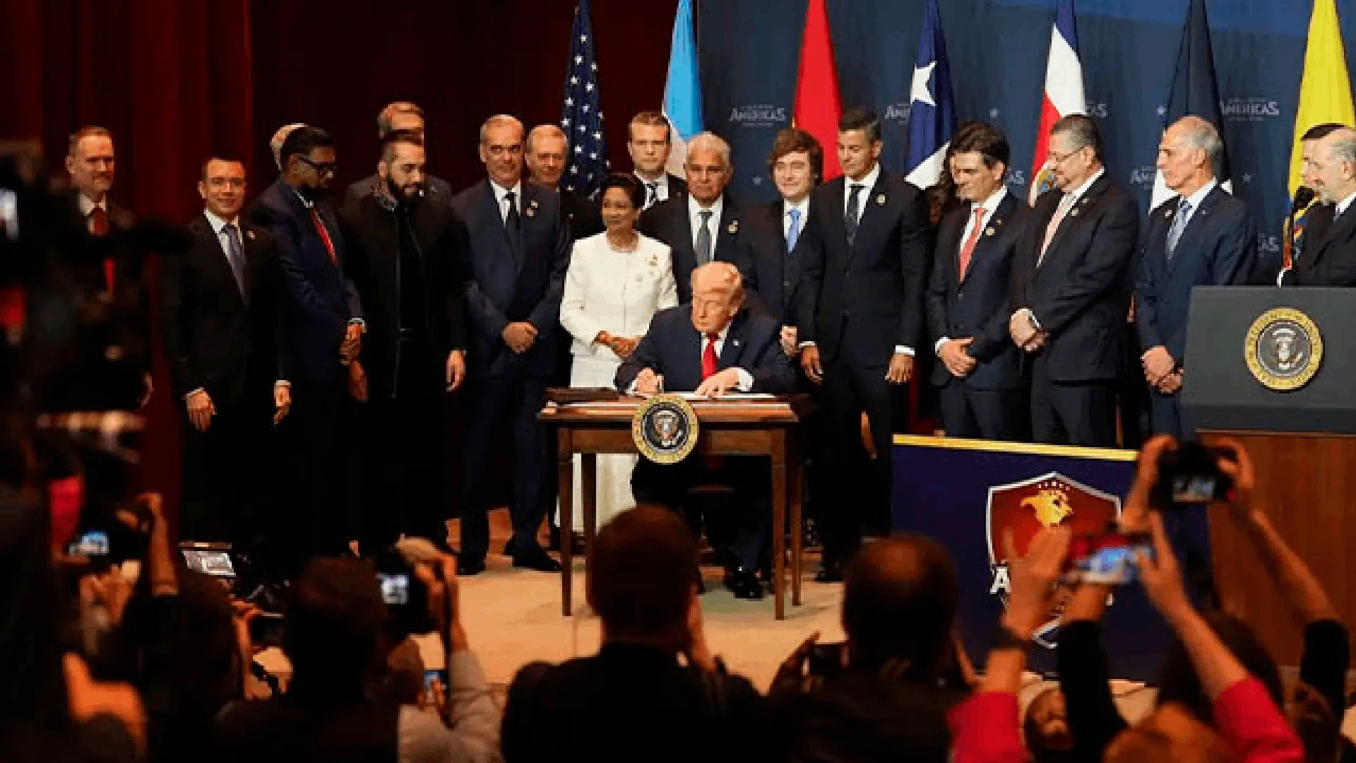 Trump proclama guerra militar hemisférica y lanza el “Escudo de las Américas”