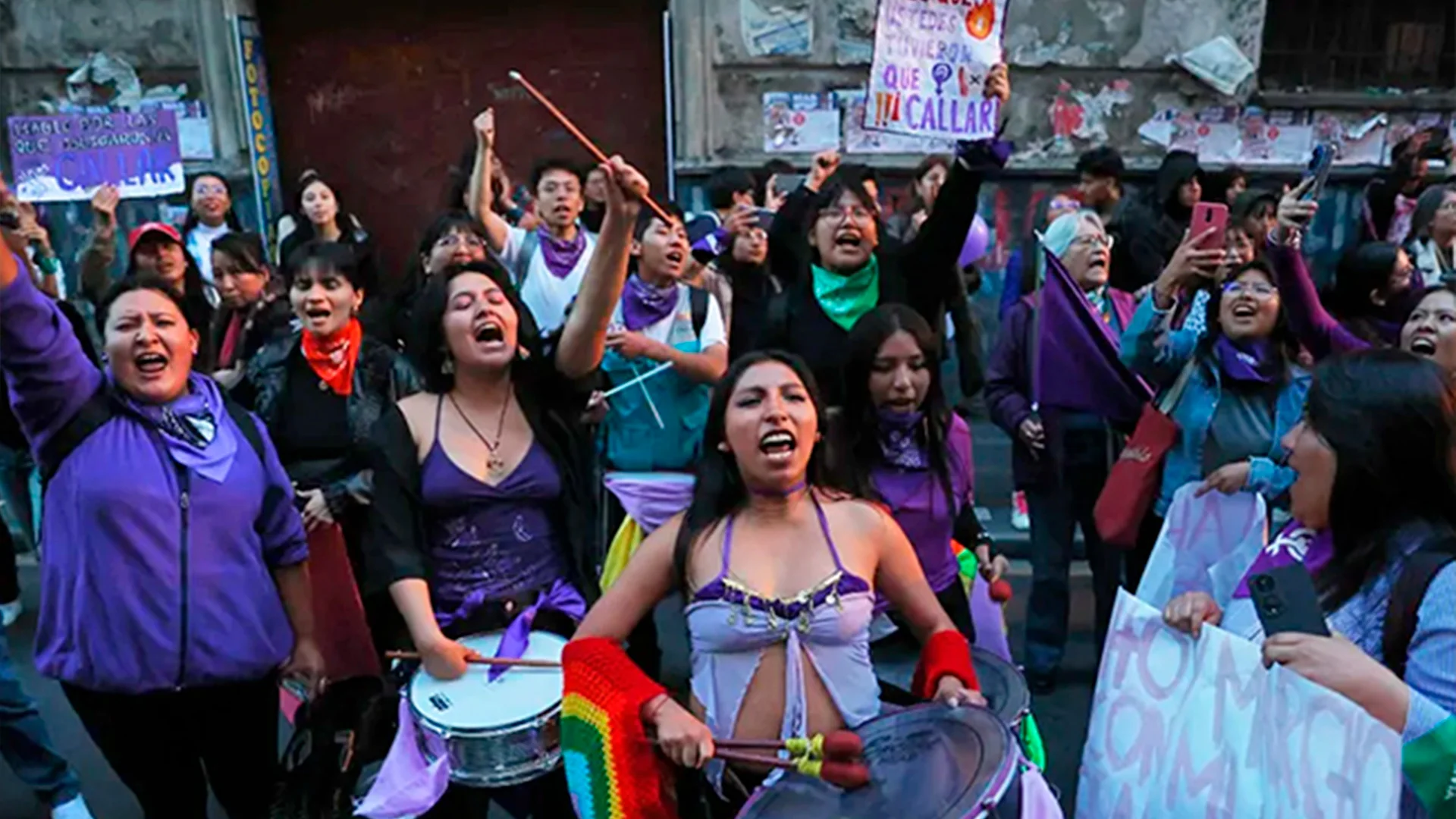 Desde Europa hasta Asia, las mujeres se manifestaron y protestaron para exigir igualdad de género y la eliminación de la violencia.