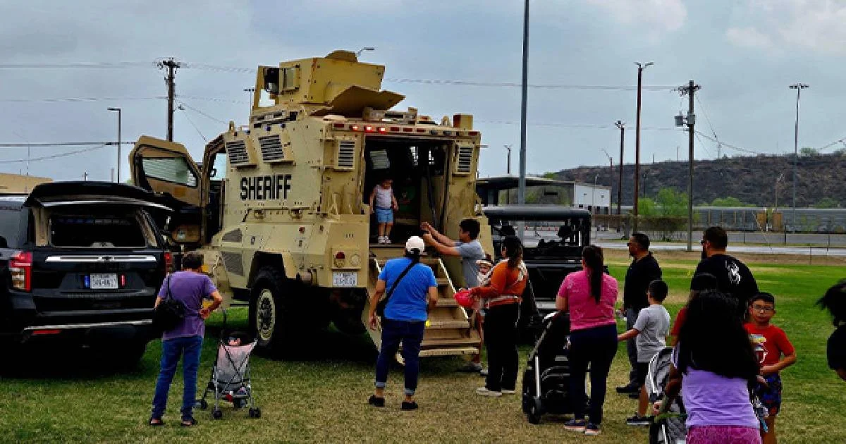 Realizan ‘Touch-A-Truck’ en Eagle Pass