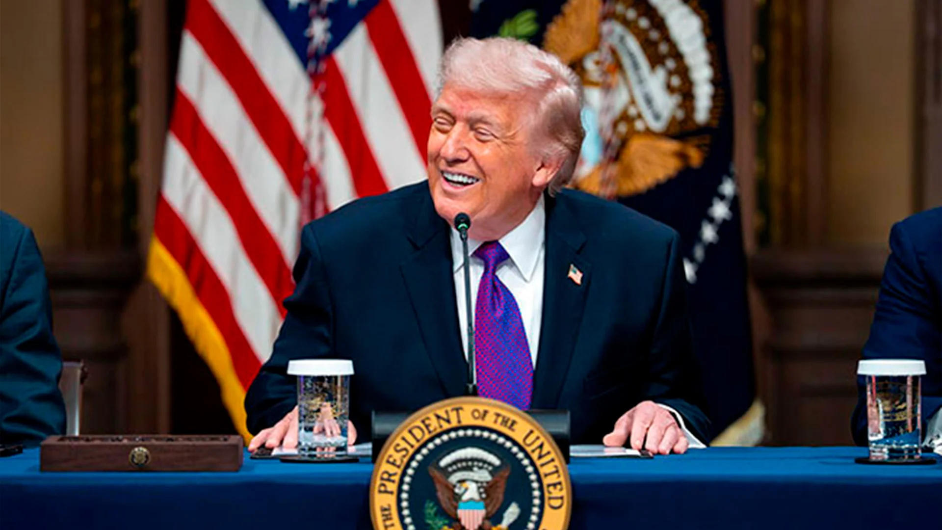 Trump amenaza con golpear ’20 veces más fuerte’ a Irán si bloquea petróleo en Ormuz