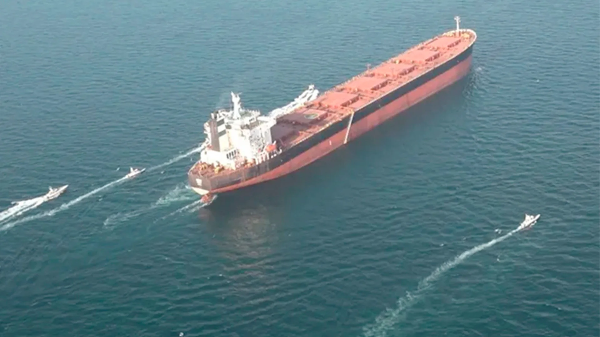 Irán dice que Ormuz será un estrecho de paz para todos o de sufrimiento para belicistas