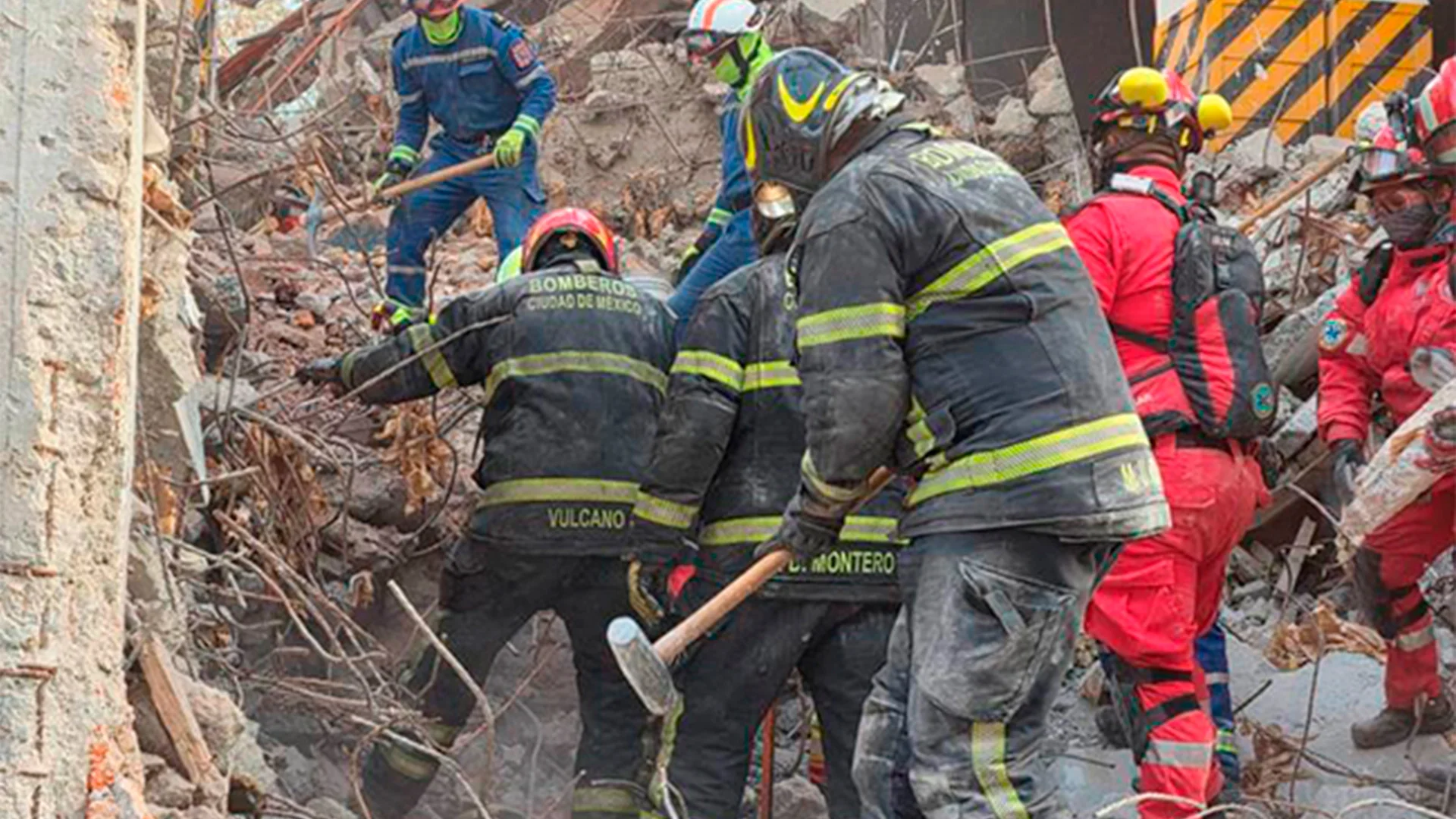 Recuperan cuerpo de tercer trabajador en edificio colapsado en San Antonio Abad