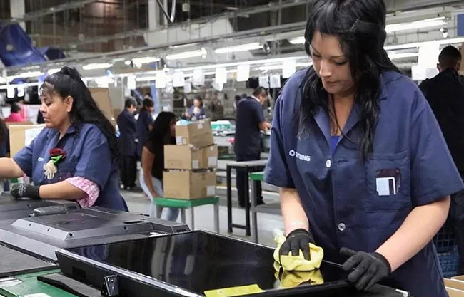 Senado declara violencia laboral pagar menos a mujeres por el mismo trabajo