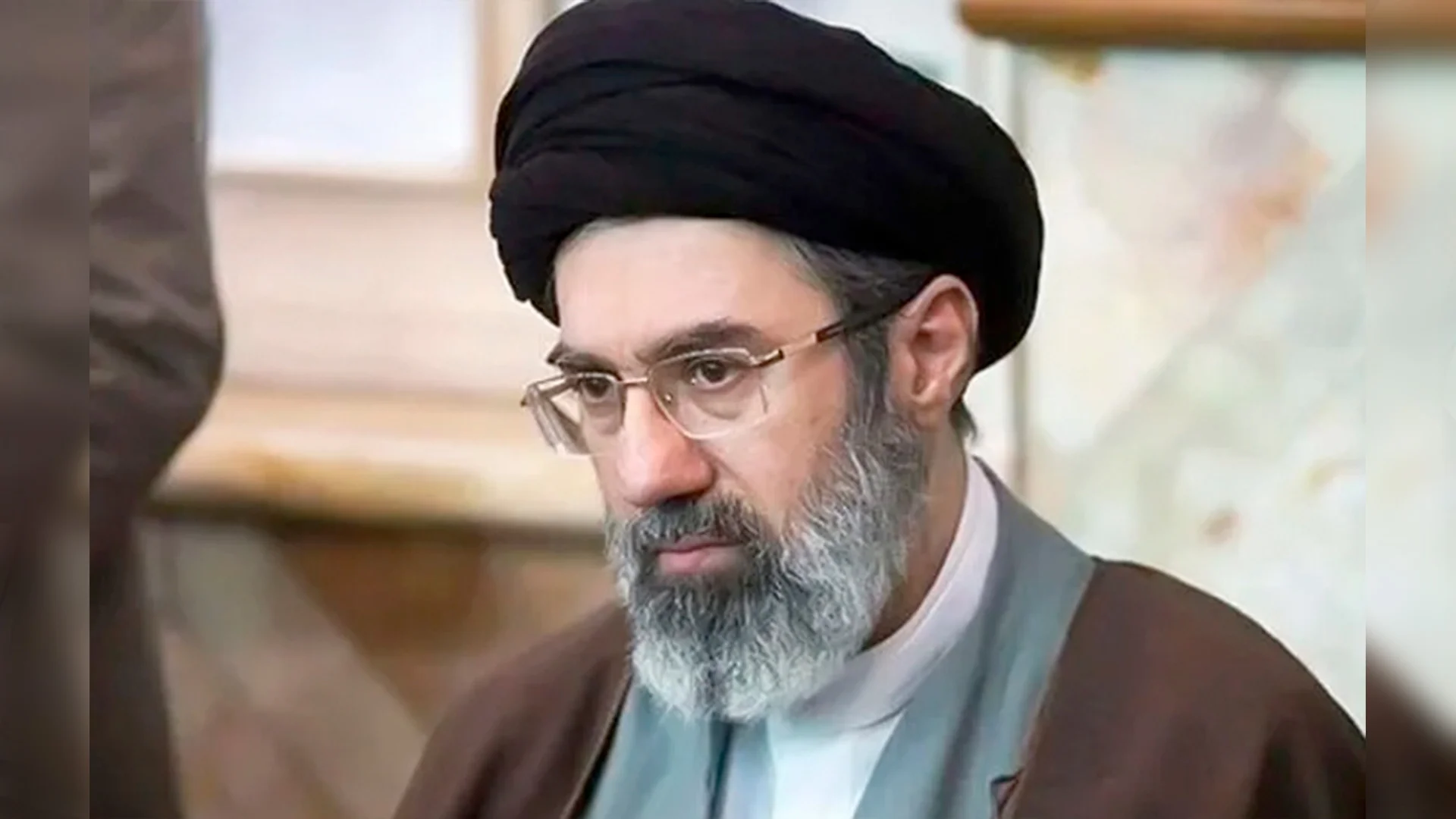 Nuevo líder supremo de Irán dice que el estrecho de Ormuz debe permanecer cerrado