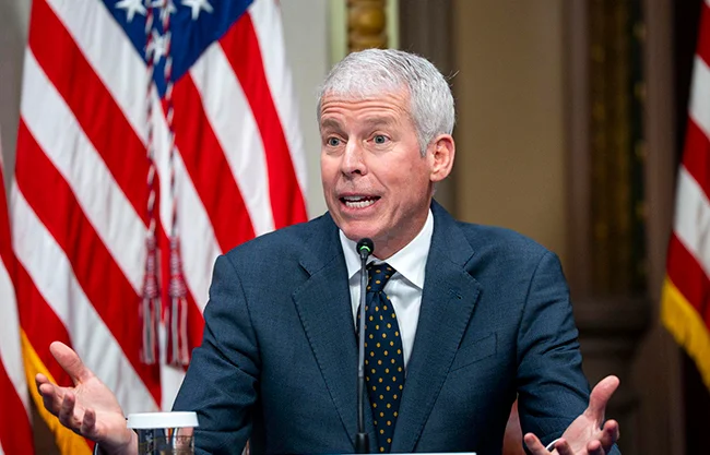 EU no está listo para escoltar buques en estrecho de Ormuz, dice secretario de Energía