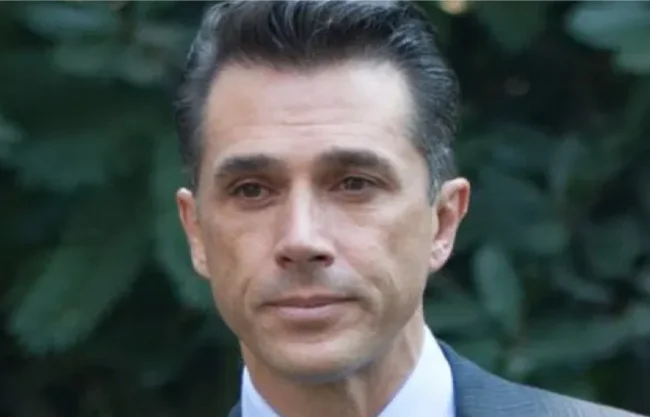 Morena cita a audiencia a Sergio Mayer tras dejar curul para participar en reality