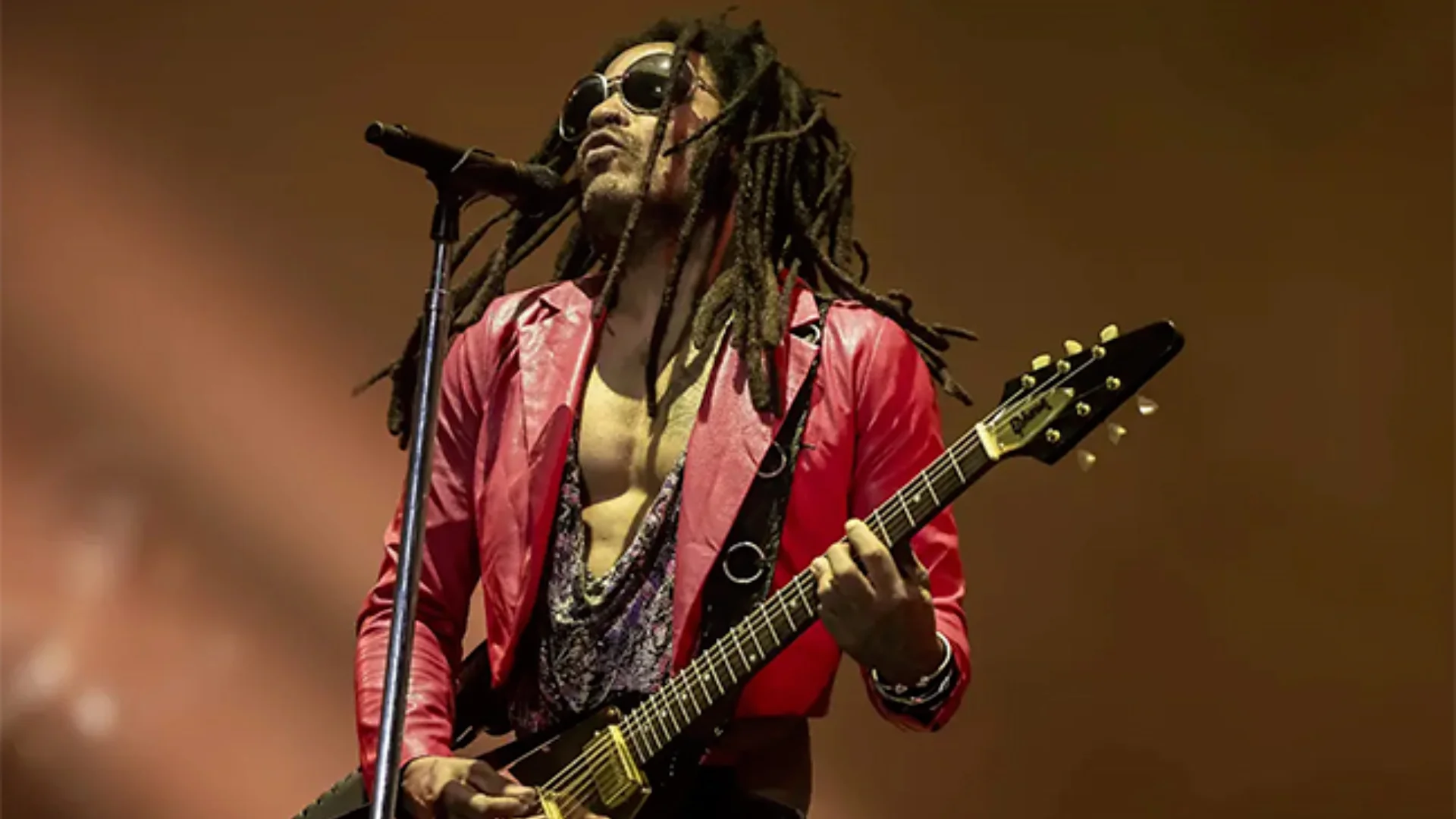 El rockero debutó en el Festival con un set lleno de buena vibra y amor, en el que demostró que le encanta hablar español con sus fans mexicanos.