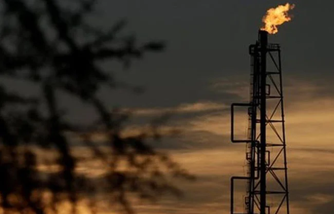 Japón comienza a liberar reservas de petróleo en medio de preocupación por suministro