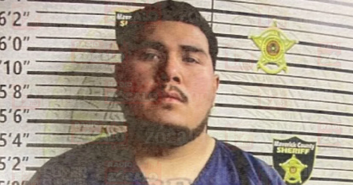 Según el reporte, De la Rosa tiene cuentas pendientes con la justicia en la capital texana