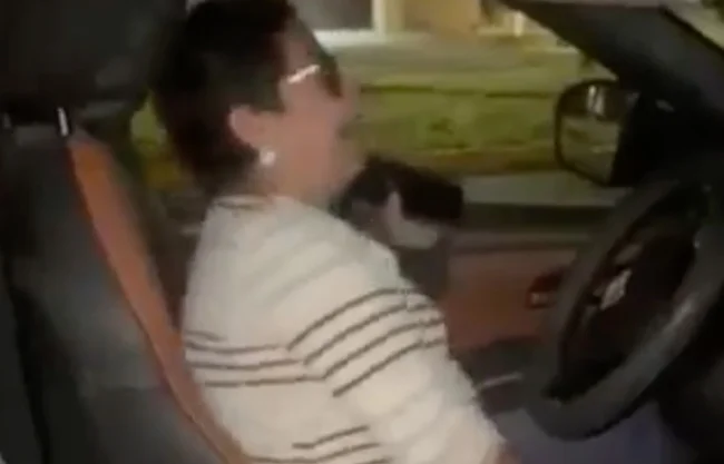 “Lady Gringa” insulta y amenaza con llamar a Trump tras ser detenida por conducir ebria en Guadalajara