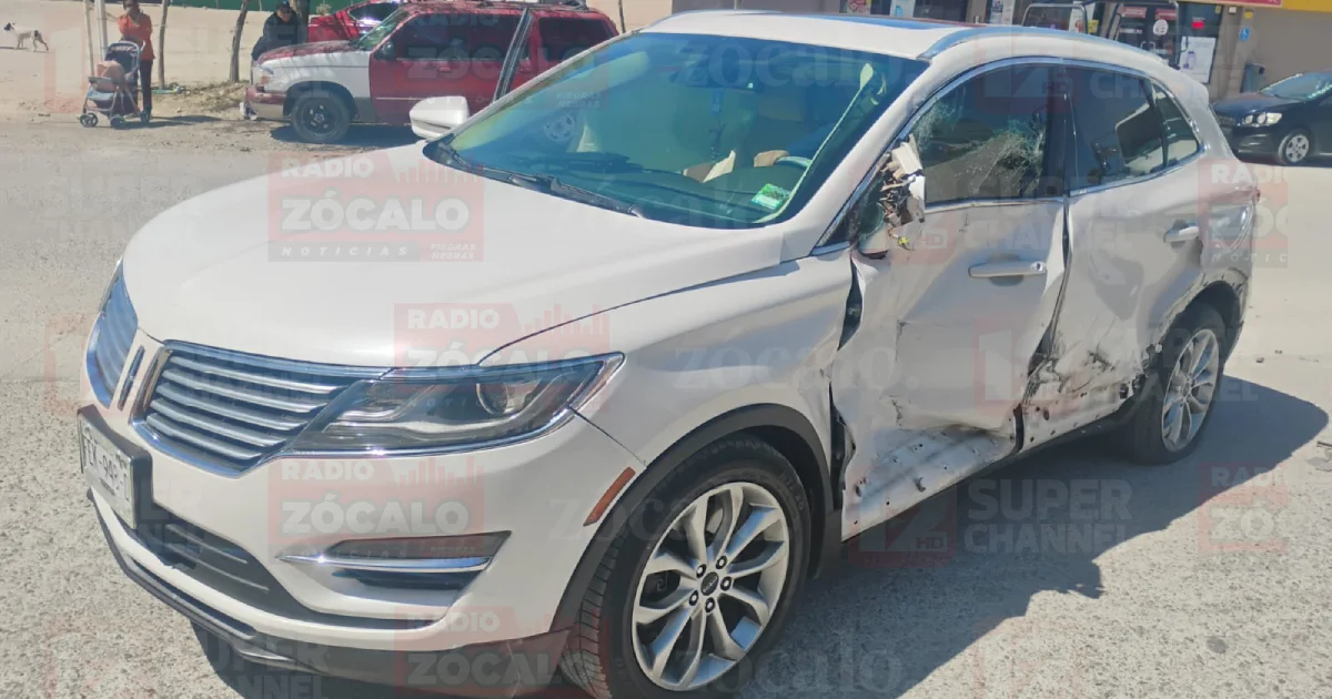 Vehículo se atraviesa a camión de la basura