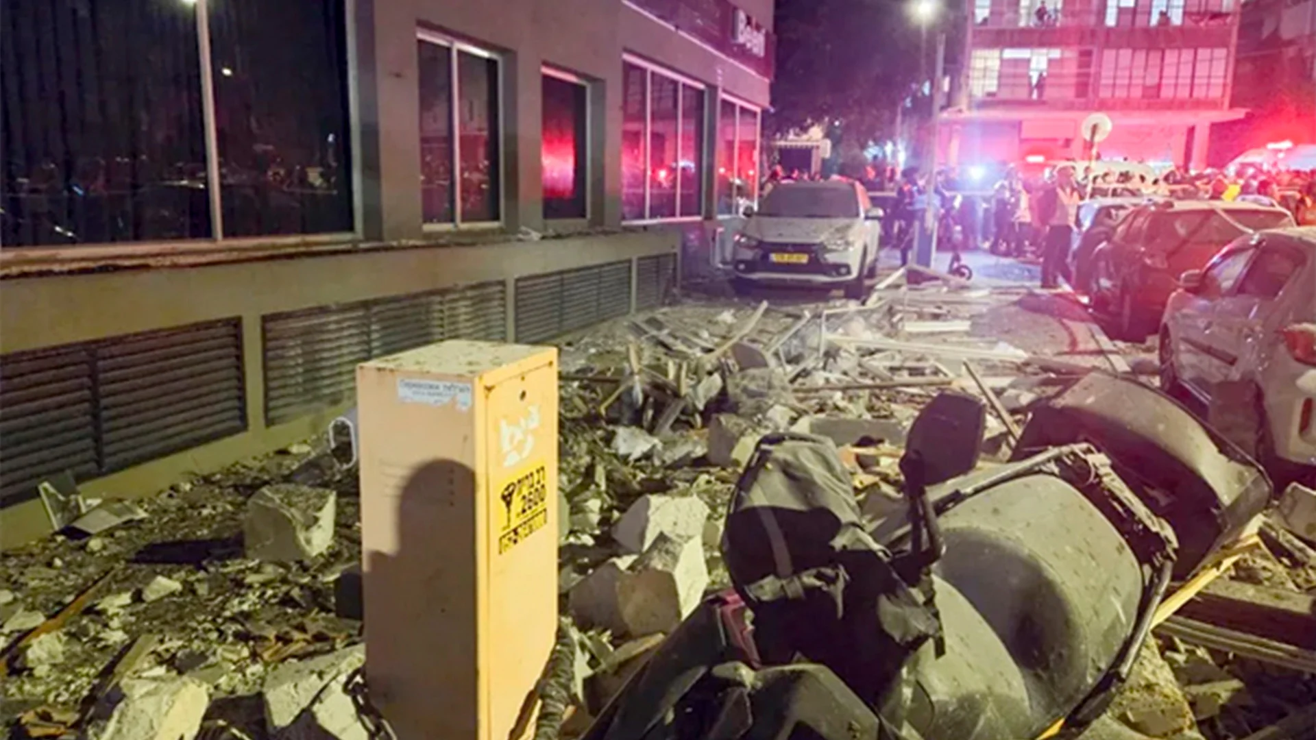 Irán ataca Tel Aviv en respuesta al asesinato del número dos del régimen, Ali Lariyani