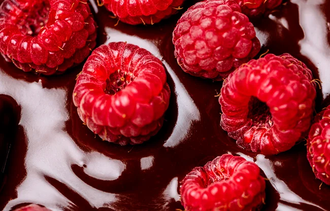 Mueren dos niñas al comer frambuesas con chocolate envenenadas; investigan asesina serial en Colombia