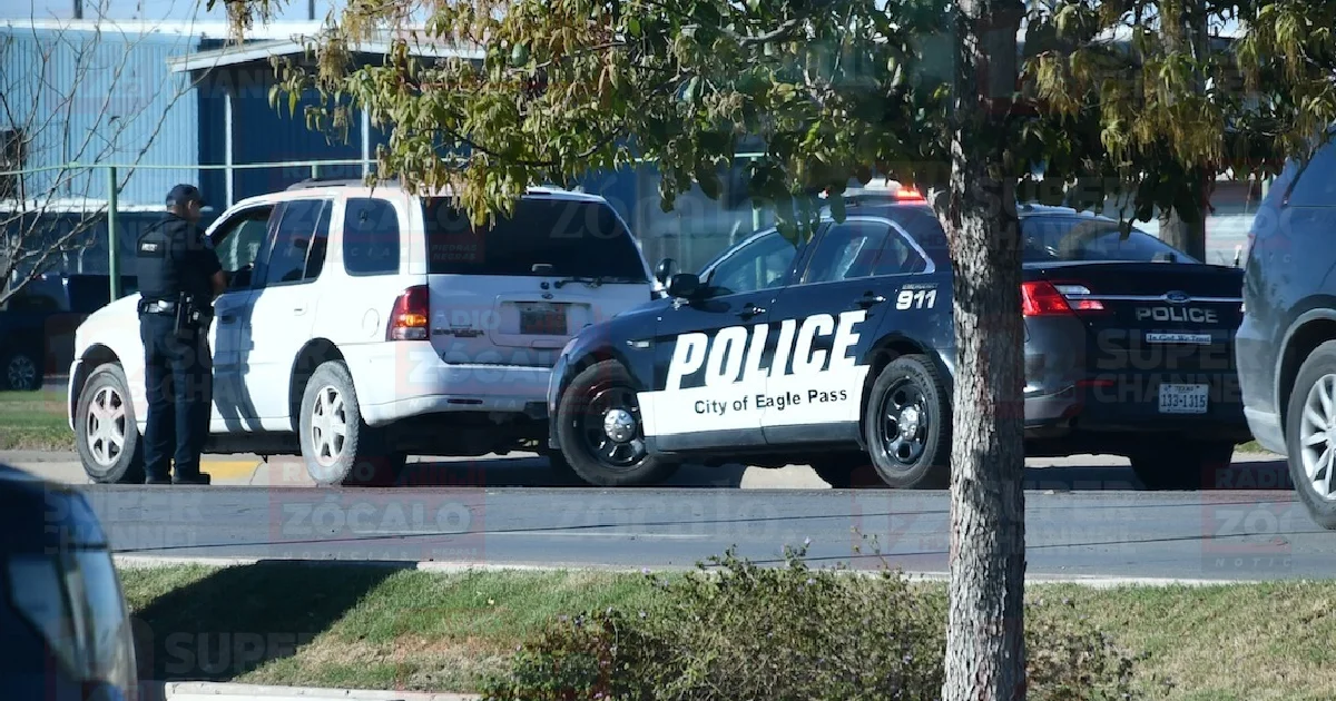 Actúa policía contra autos mexicanos con placas vencidas