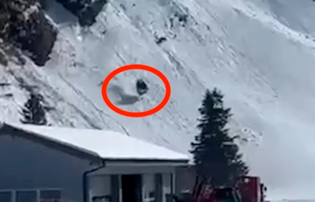 Se desprende y rueda cuesta abajo cabina de teleférico por fuertes vientos en Italia