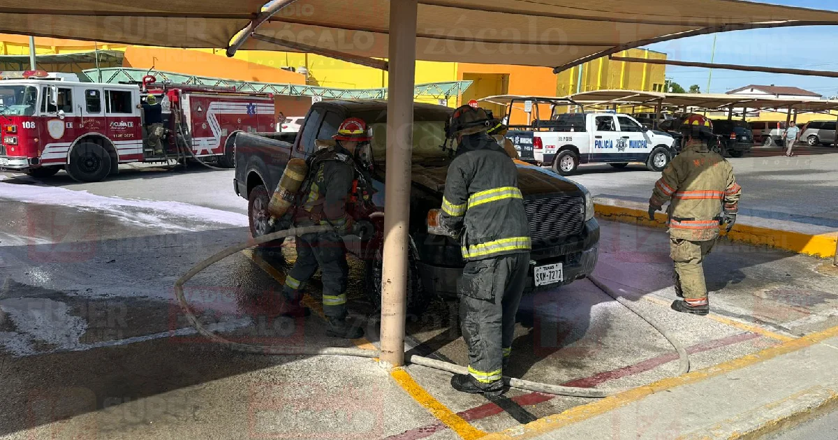 Bomberos lograron sofocar el incendio lo que evitó que la unidad fuera consumida