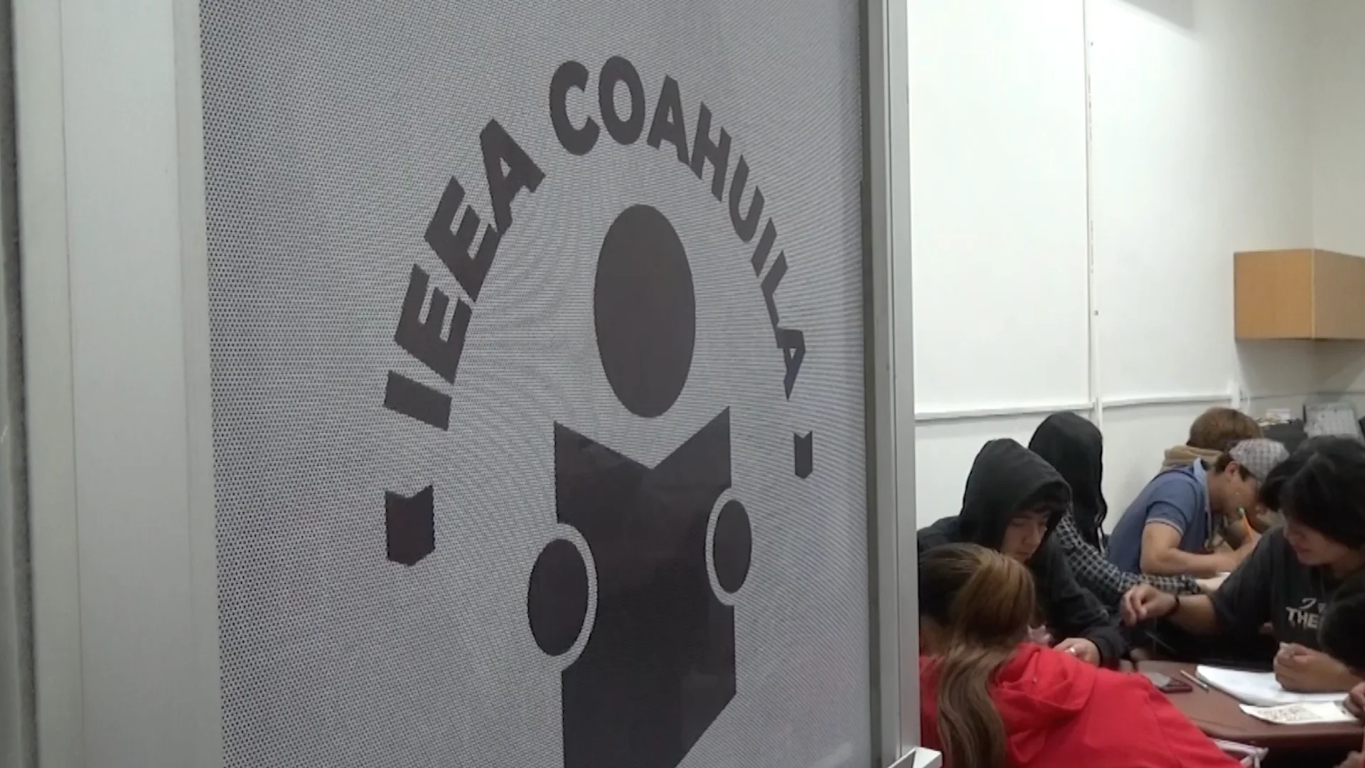 El Instituto Estatal de Educación para Adultos mantiene los recorridos en las diferentes colonias de la ciudad para fines de volanteo y promoción