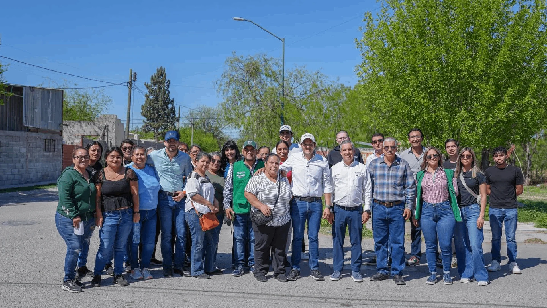 Lleva Memo Ruiz su casa móvil de gestoría a la colonia Presidentes 3 de Piedras Negras