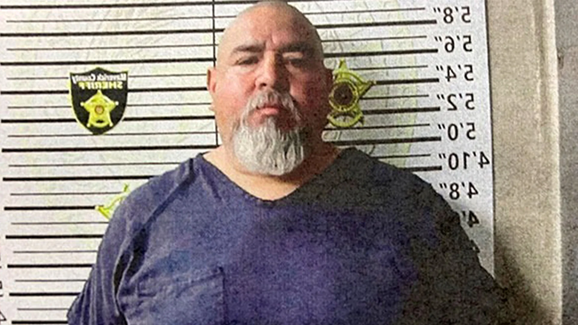 Los oficiales además pudieron ver que la víctima presentaba algunas lesiones visibles en su rostro.