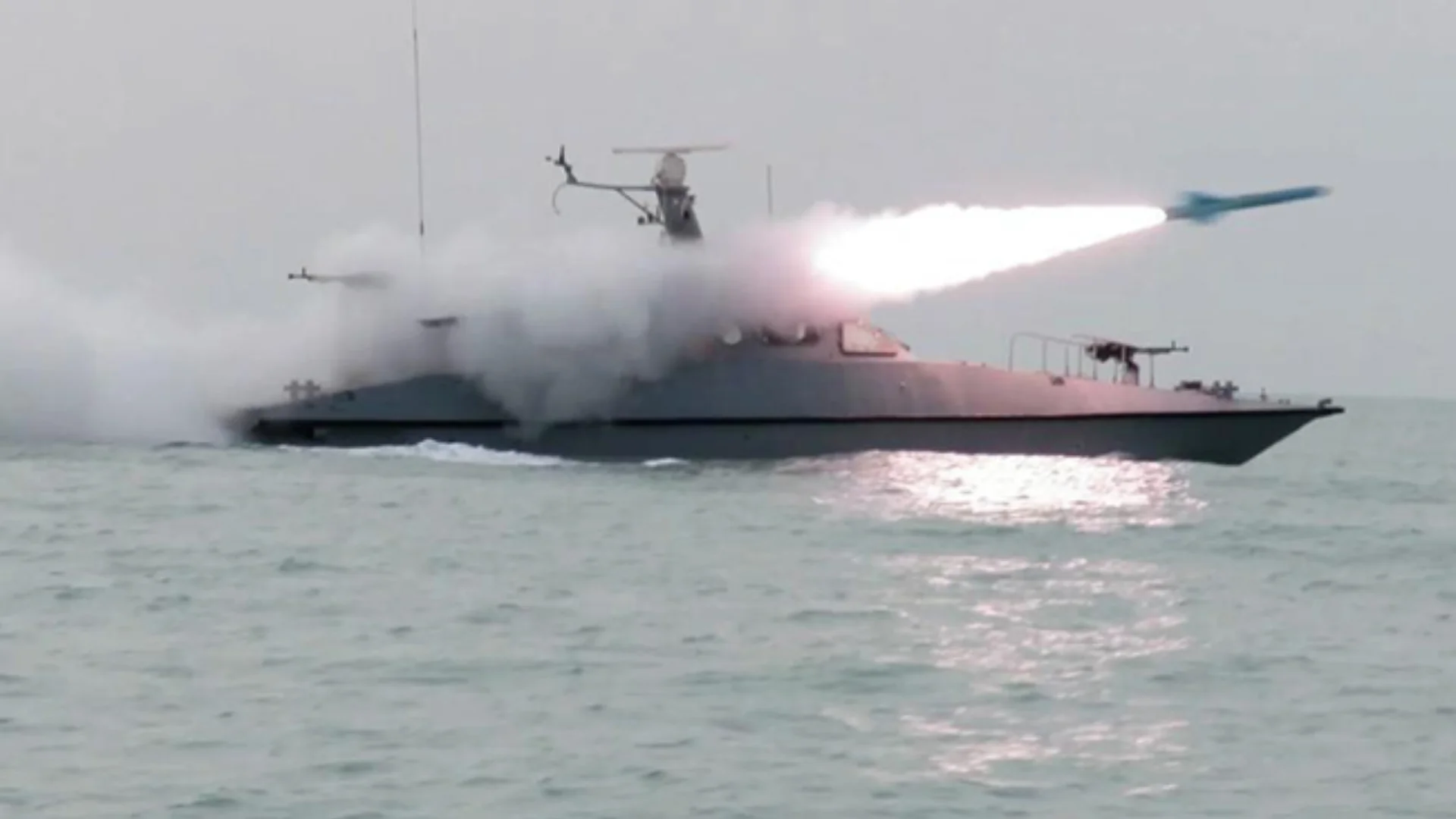 Irán anuncia el uso de nuevas armas y limita el tránsito en el estrecho de Ormuz a ‘países enemigos’