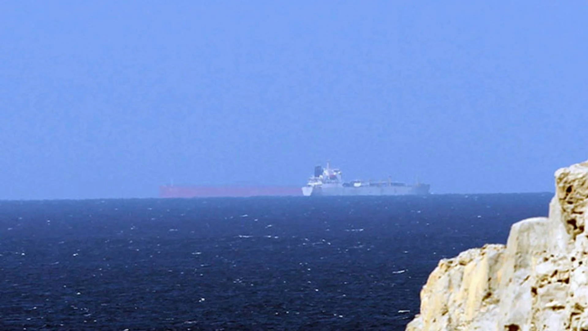 Asegura Irán que Ormuz sigue abierto excepto para EU e Israel, pese al ultimátum de Trump