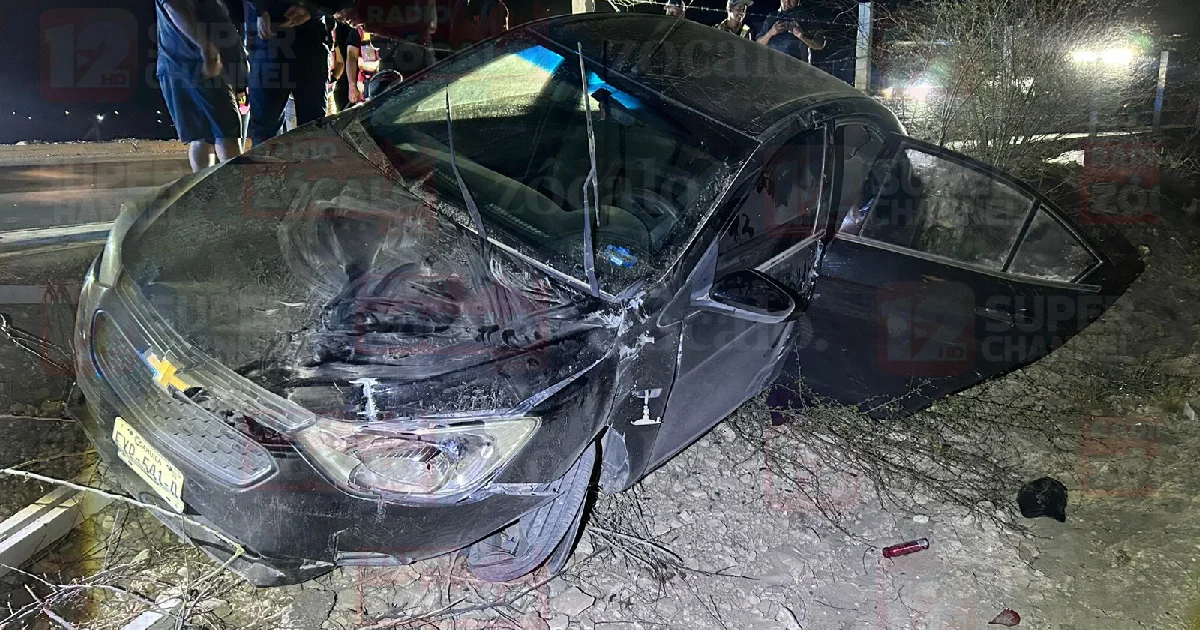 Abandonan vehículo accidentado en acceso a la UTCA