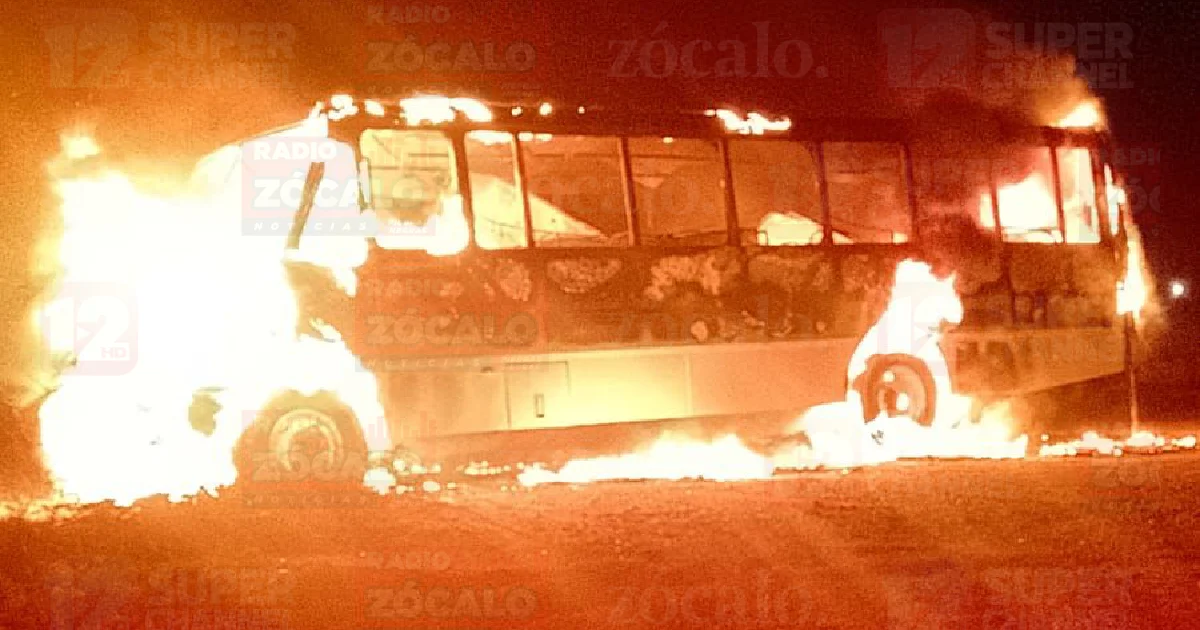 Se incendia camión de maquiladora en el fraccionamiento Acoros