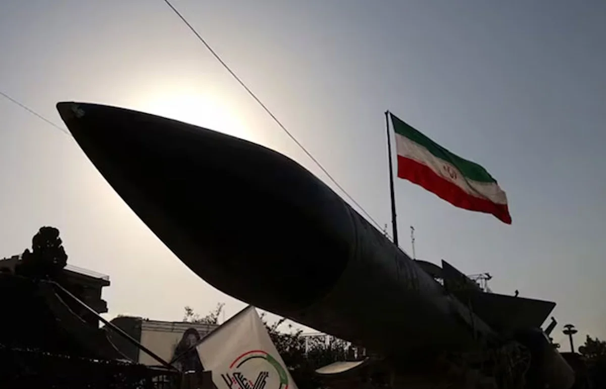 Irán amenaza con atacar sitios energéticos de EU tras advertencia de Trump sobre Ormuz