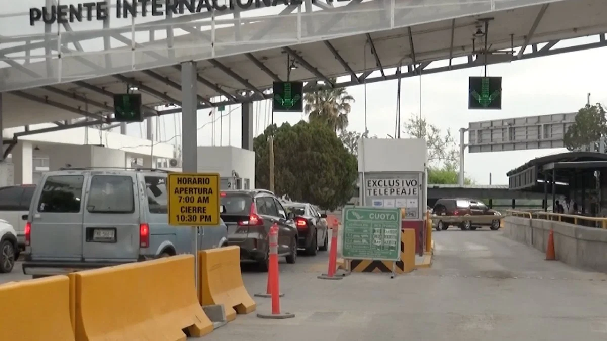Largas filas del Puente Uno siguen afectando flujo de visitantes y turismo