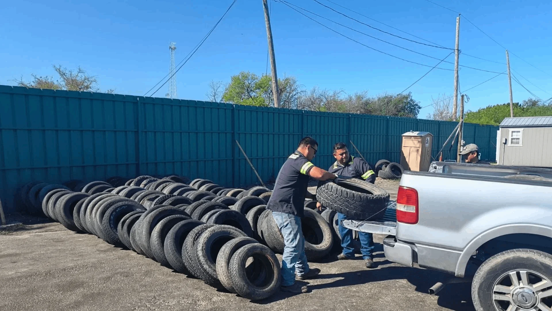 Recolectan más de 230 llantas en campaña de reciclaje en Eagle Pass