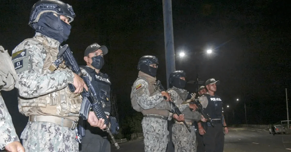 Las calles desiertas y pocas detenciones: así se vive una noche de toque de queda en Ecuador