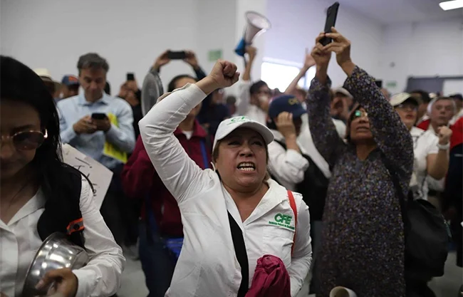 Jubilados intentaron irrumpir Cámara de Diputados por reforma a pensiones