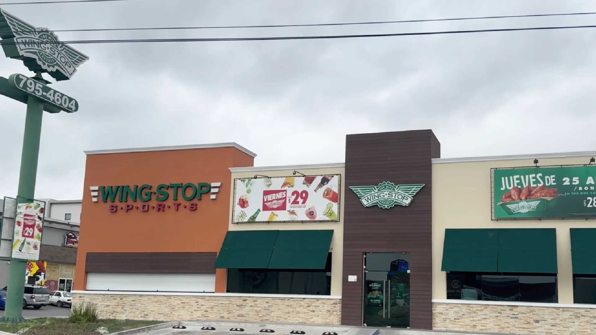 Por el momento no han realizado ajustes de precios a los platillos, ya que de hacerlo se corre el riesgo de afectar aún más la visita de clientes a sus negocios