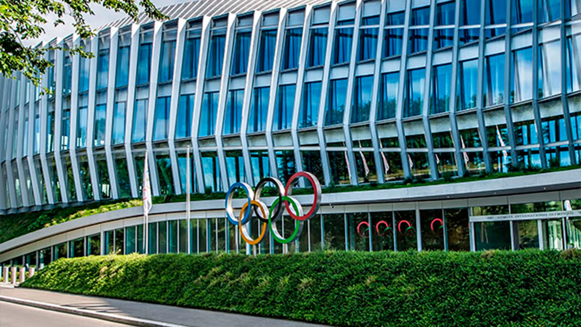 Felicita Trump al Comité Olímpico por vetar a deportistas transgénero