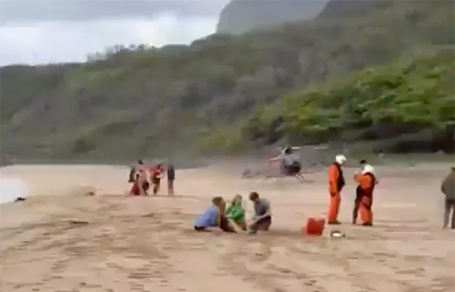 Reportan tres muertos en isla de Hawái tras choque de helicóptero turístico
