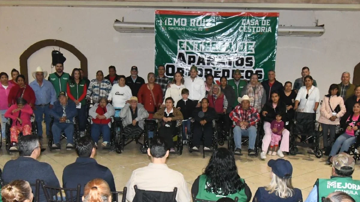 Casi 100 personas recibieron sillas de ruedas y bastones, informó el diputado local