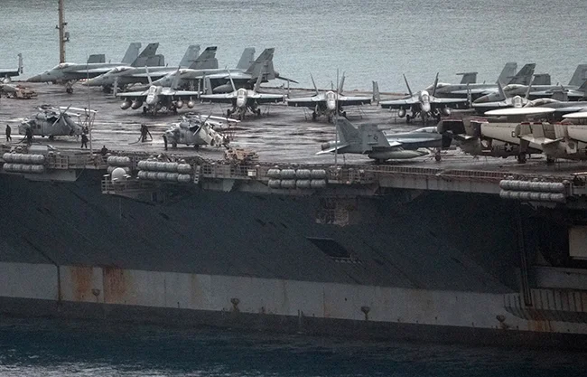 Inodoros atascados, ropa quemada, marineros durmiendo en el suelo: fallas en portaaviones de EU de 13 mil mdd