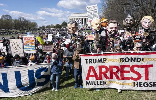Comienzan las mayores protestas de ‘No Kings’ contra Trump, la guerra en Irán y el ICE