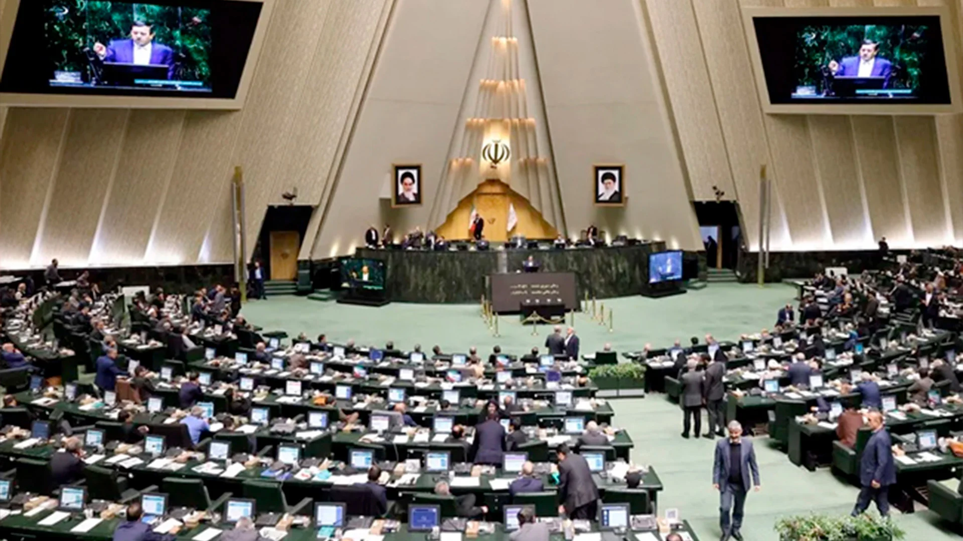 Presentan en el Parlamento iraní el proyecto de ley para cobrar peaje por transitar por Ormuz