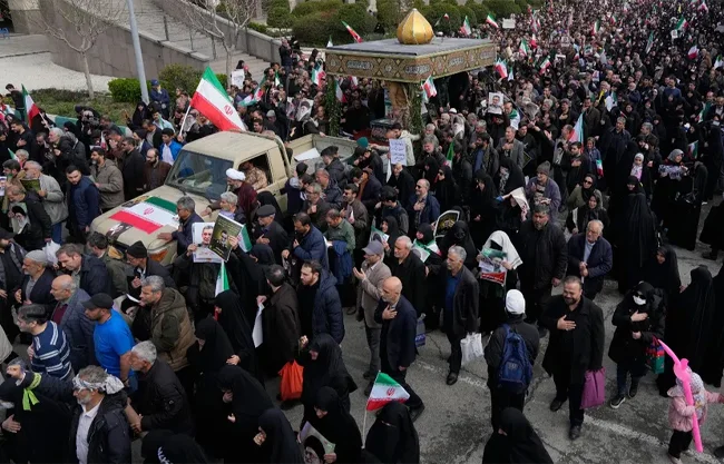 Advierte Irán sobre posible ataque terrestre de EU; Pakistán es sede de conversaciones regionales