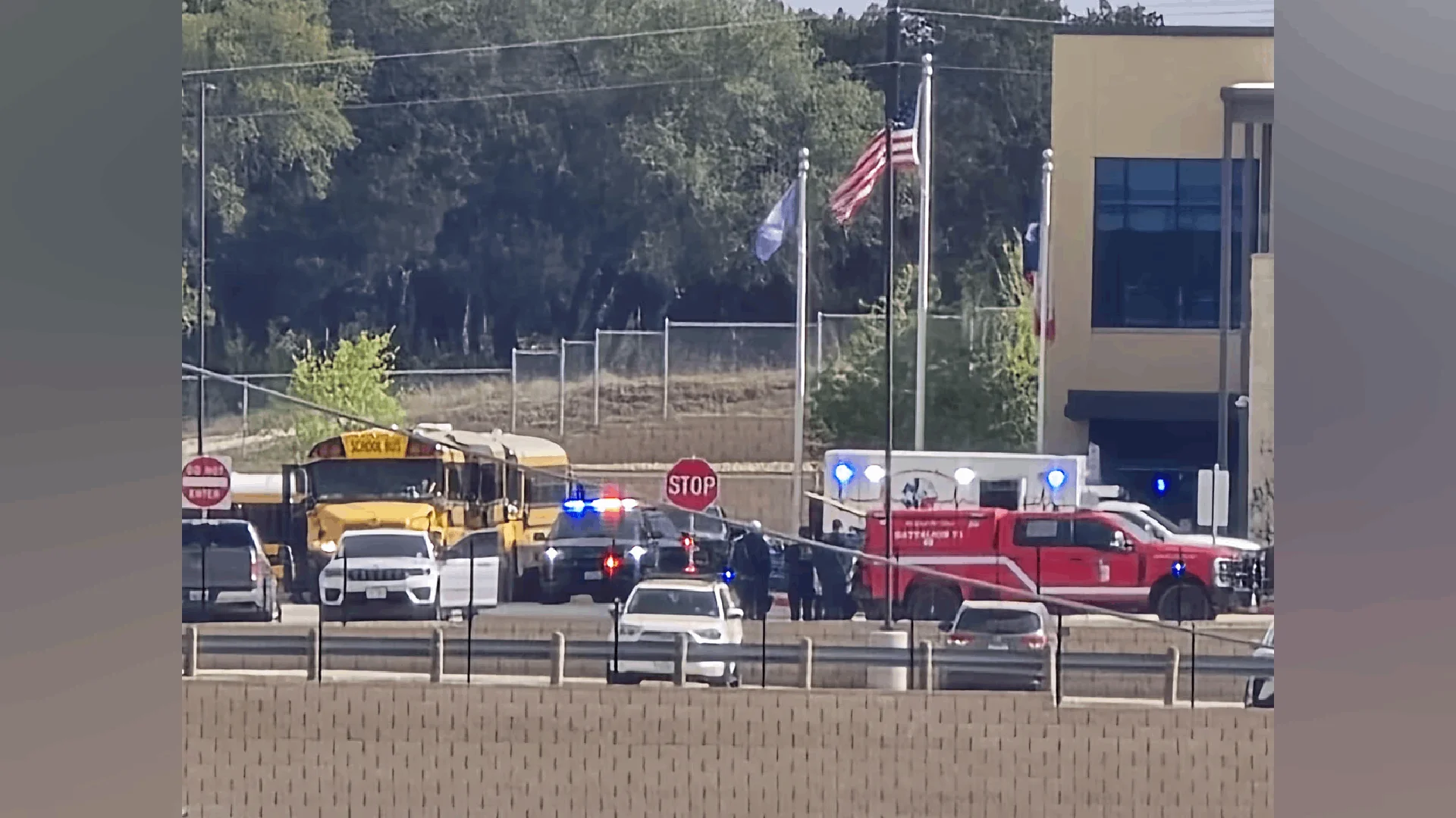 Estudiante dispara contra maestra en Texas: reportan que el menor perdió la vida